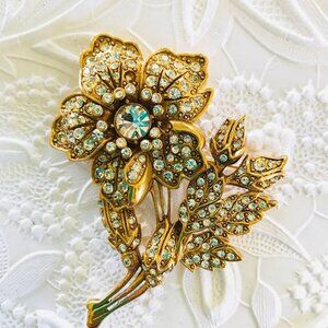 Gorgeous PAVE Crystal Flower Brooch! Excellent Vintage Condition!